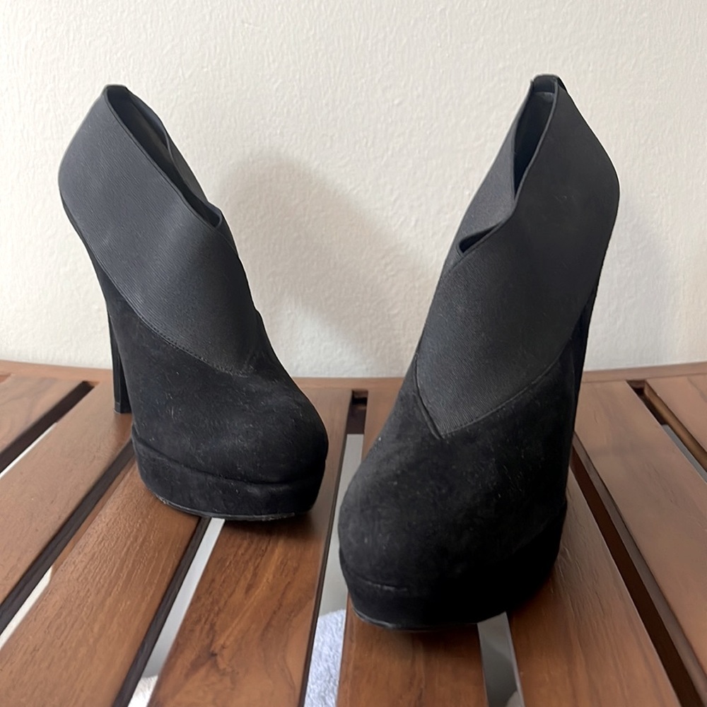 Stuart Weitzman Black Suede Booties, never worn size 6